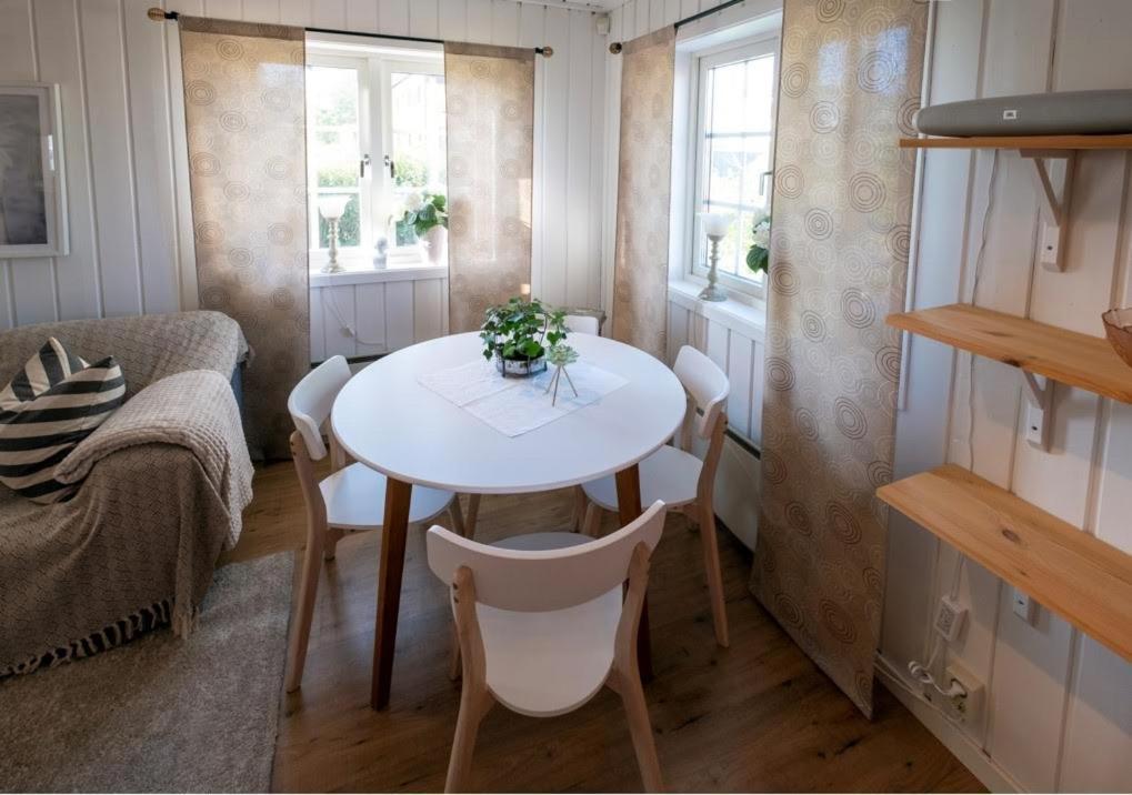 Lilla Groena Huset Pa Garden Härnösand エクステリア 写真