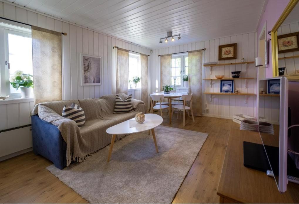 Lilla Groena Huset Pa Garden Härnösand エクステリア 写真