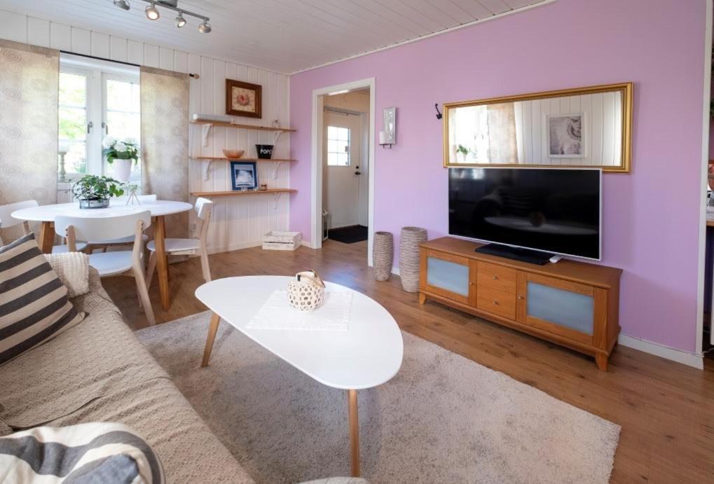 Lilla Groena Huset Pa Garden Härnösand エクステリア 写真