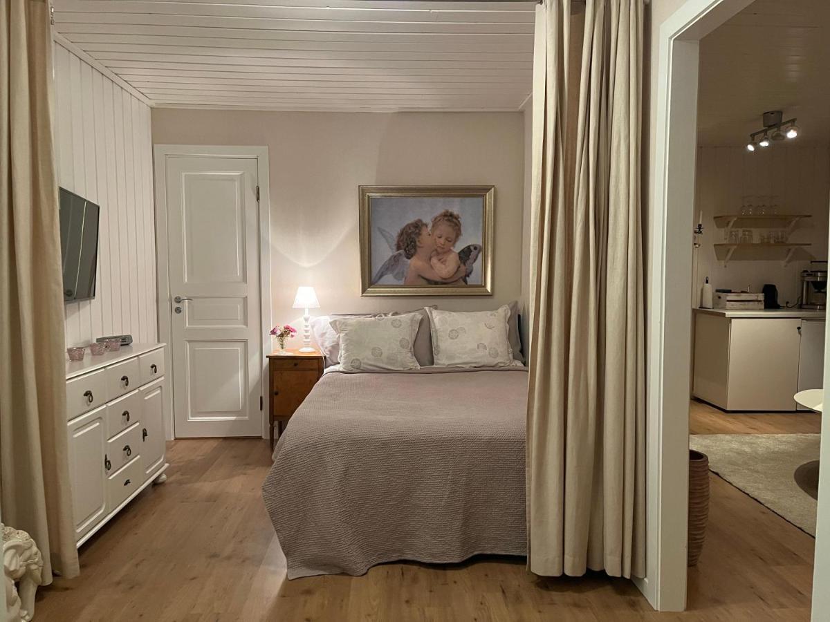 Lilla Groena Huset Pa Garden Härnösand エクステリア 写真